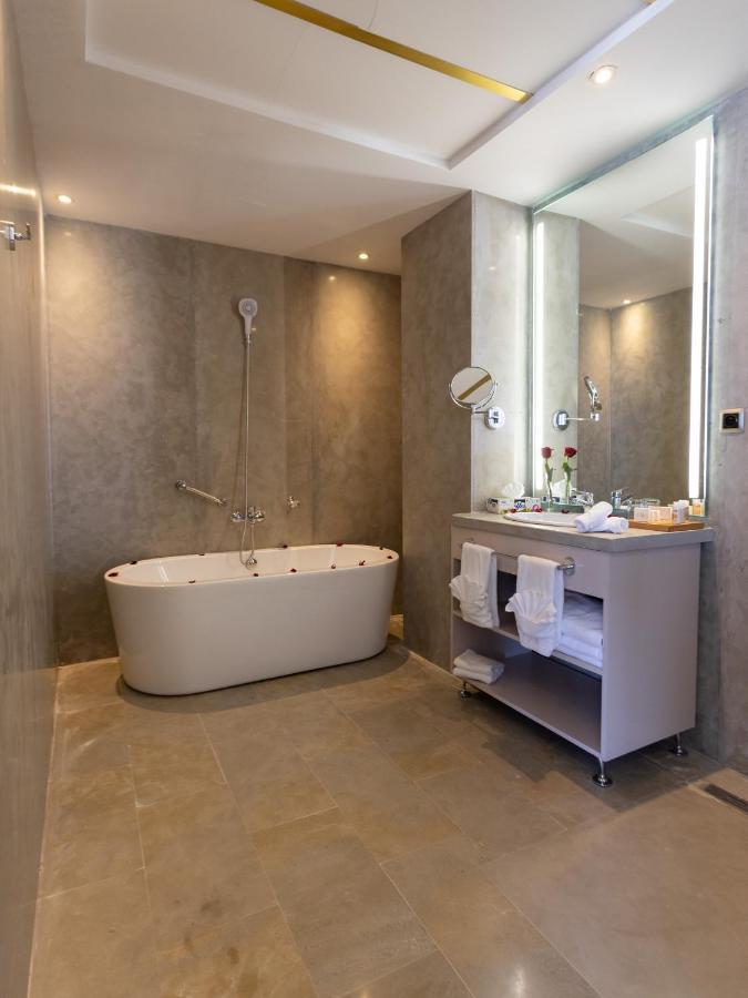Mandarin Palace Hotel & Spa Танжер Экстерьер фото Bathroom